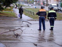 Трейлер сорвал троллеи под напряжением. Фото Владимира Березина