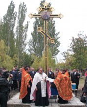 В Краматорске перед училищем установлен семиметровый крест