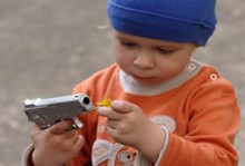 В Макеевке ребенок случайно прострелил себе живот