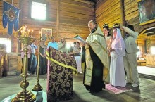 На Покрова издавна женились. Считается, что брак будет долгим.