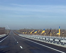 Президент Виктор Янукович торжественно открыл участок окружной дороги в Донецке