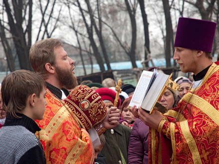 В стенах Свято-Михайловского храма прошла первая литургия