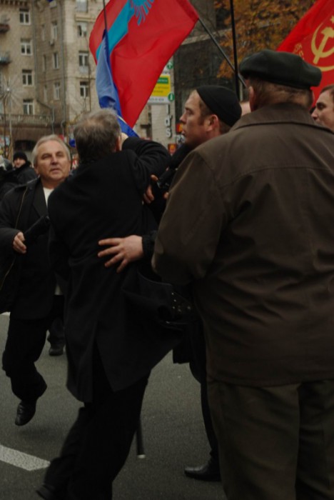 Святкова хода на честь 93-ї річниці Жовтневої Революції. Фото Андрій Недзельницький Святкова хода на честь 93-ї річниці Жовтневої Революції. Фото Андрій Недзельницький