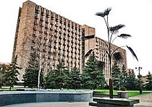 В Донецке будут учить работать мэров и глав райсоветов