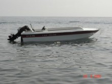 Донецкие пограничники спасли 3 мужчин, которые дрейфовали на лодке в море