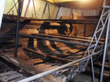 В Запорожье подняли со дна «дуб» казаков