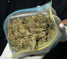 Жительница Зугрэса хранила в кладовке 30 банок с марихуаной