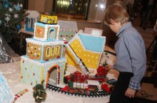 В Донецке перед Новым годом выросла сладкая деревня. Фото А. Дудуш