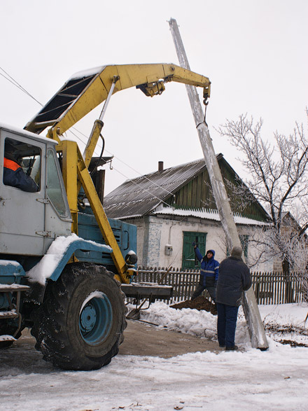 Установка электроопор на улице Шибанкова