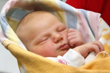 В обесточенном роддоме Мариуполя медики успешно приняли сложные роды