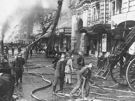 Так тушили пожары в начале XX века (фото Карла Буллы, 1914 г.) Так тушили пожары в начале XX века (фото Карла Буллы, 1914 г.)