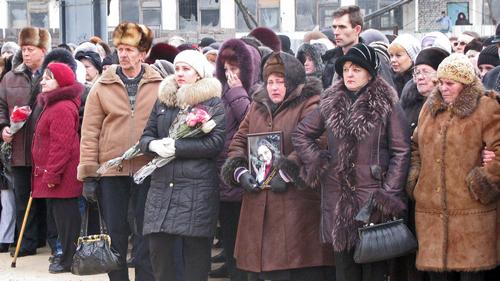 В Луганске почтили память погибших в результате взрыва в 7-й горбольнице