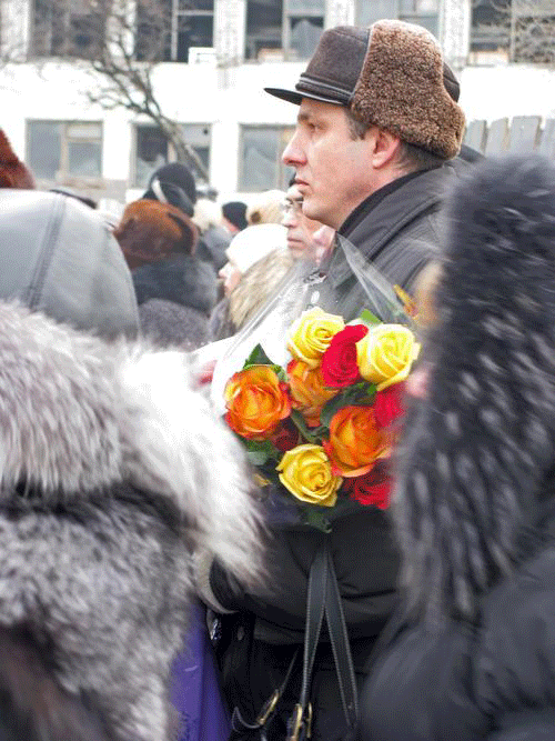 В Луганске почтили память погибших в результате взрыва в 7-й горбольнице