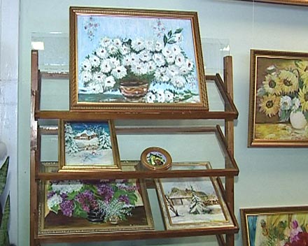 В Красноармейской городской центральной библиотеке им. Шевченко прошла выставка картин Людмилы Жовнир (ФОТО)