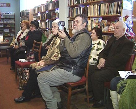 В Красноармейской городской центральной библиотеке им. Шевченко прошла выставка картин Людмилы Жовнир (ФОТО)