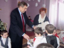 В гостях у воспитанников городского приюта с приятной миссией мэр Доброполья Виктор Дерипаска.