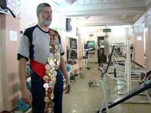 Макеевский врач-невролог Бублик поднял 16-килограммовую гирю 1111 раз