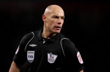 Ховард Уэбб летит в Донецк. Фото worldcup.mediaupp.com