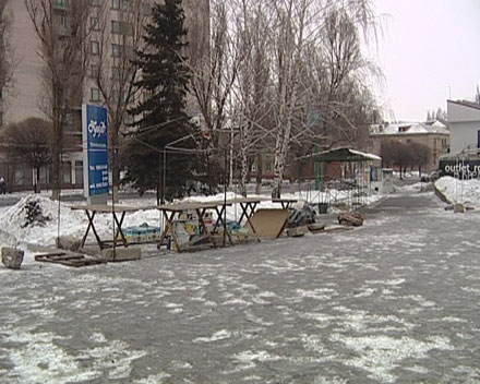 С 1-го марта торговых палаток возле универмага «Красноармейск» не будет