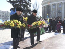 В Донецке к памятнику Шевченко возложили цветы