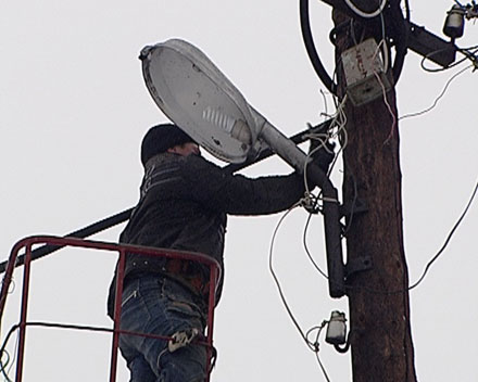 В Красноармейске проводят работы по оптимизации уличного освещения