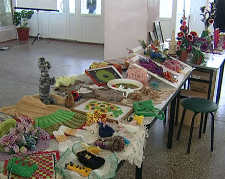 Сегодня в Красноармейском профессиональном лицее состоялась выставка декоративно-прикладного искусства (ФОТО)
