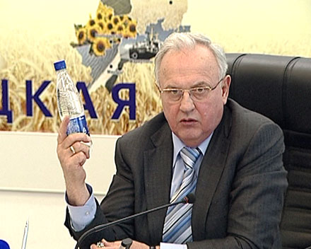 Губернатор Донецкой области хочет, чтобы чиновники пили донецкую воду