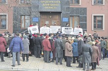 Жертвы кредитных союзов требуют от государства 100 миллионов 