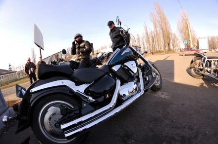 Помимо байкеров клуба GromAda MC в этот день открыли сезон также мотолюбители города Димитров, и клуб скутеристов, проехав единой колонной по улицам Красноармейска.