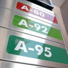 Янукович подписал закон о снижении цен на бензин