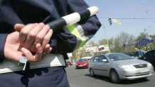 Гаишник из Донецкой области в звании капитана "кроет" водителем матом и распускает руки