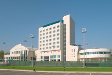 В Донецке горит гостиница «Виктория»