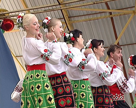 В микрорайоне «Лазурный» состоялся яркий весенний праздник «Пасха Красная» (ФОТО)