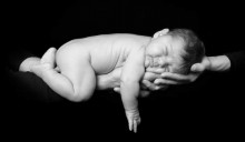 Возле мусорных контейнеров найден мертвый младенец