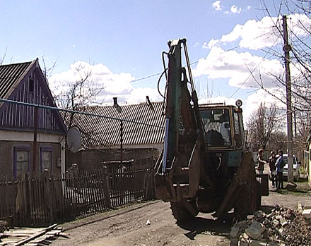 В Красноармейске от водоснабжения отключают дома должников (ФОТО)