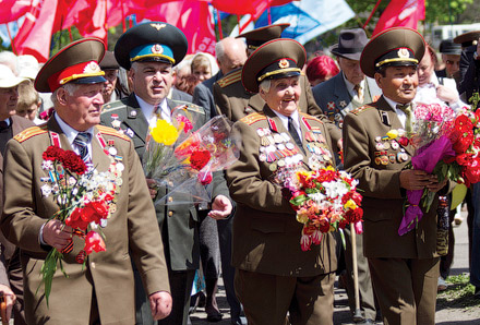 А помнит мир спасенный?