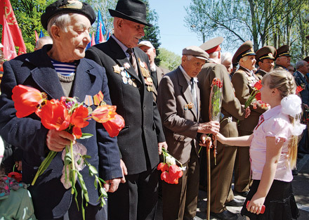А помнит мир спасенный?