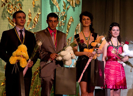 Красноармейские школьники простились со школой Красноармейские школьники простились со школой