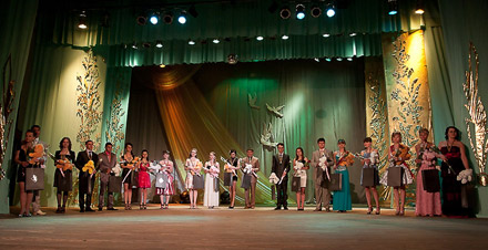 Красноармейские школьники простились со школой Красноармейские школьники простились со школой