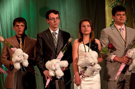 Красноармейские школьники простились со школой Красноармейские школьники простились со школой