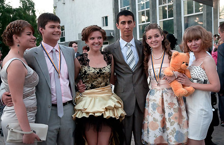 Красноармейские школьники простились со школой Красноармейские школьники простились со школой