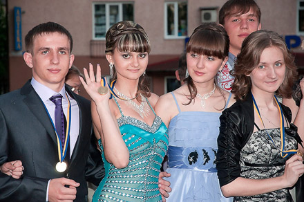 Красноармейские школьники простились со школой Красноармейские школьники простились со школой