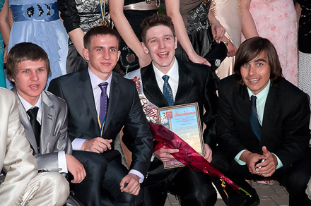 Красноармейские школьники простились со школой Красноармейские школьники простились со школой