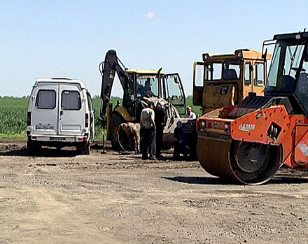 Вблизи Сергеевки восстанавливают дороги (ФОТО)