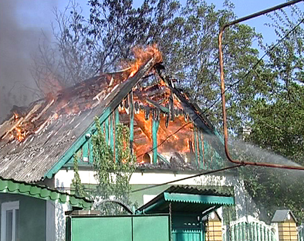 В Красноармейске горел частный дом (ФОТО)