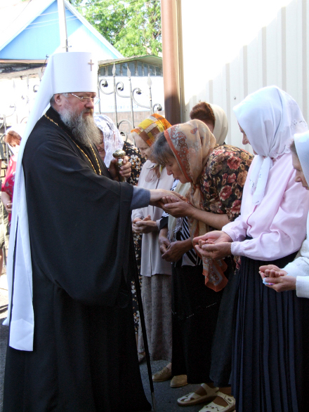 Пасхальную радость с верующими Красноармейска разделил Владыка Иларион