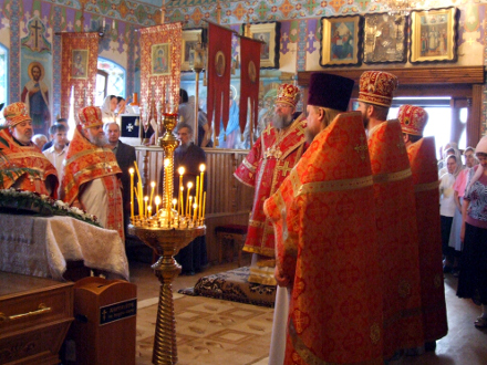 Пасхальную радость с верующими Красноармейска разделил Владыка Иларион