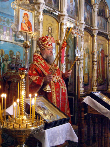 Пасхальную радость с верующими Красноармейска разделил Владыка Иларион