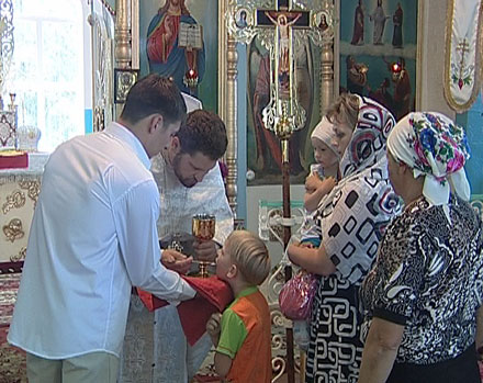 В Свято-Вознесенском храме села Новотроицкое сегодня прошла торжественная литургия (ФОТО)