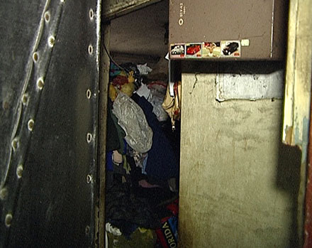 Красноармейчанка превратила квартиру в свалку (ФОТО)